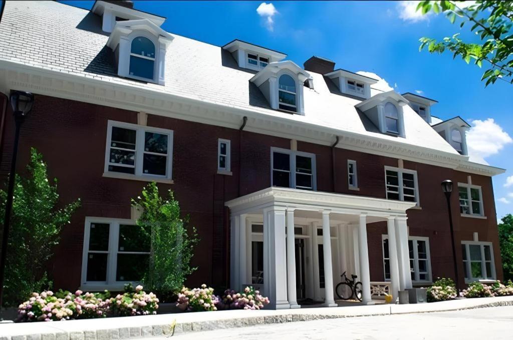 Отель The George Montclair Экстерьер фото